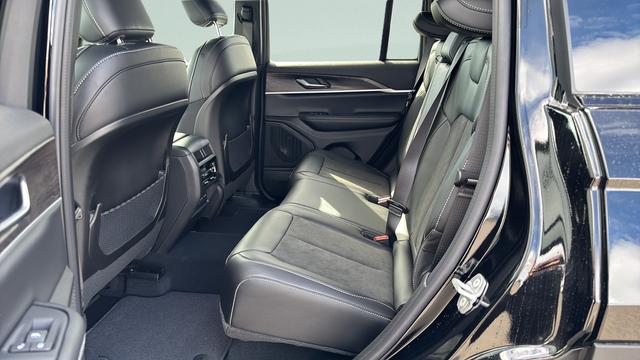 2026 Jeep Grand Cherokee Altitude 4x4