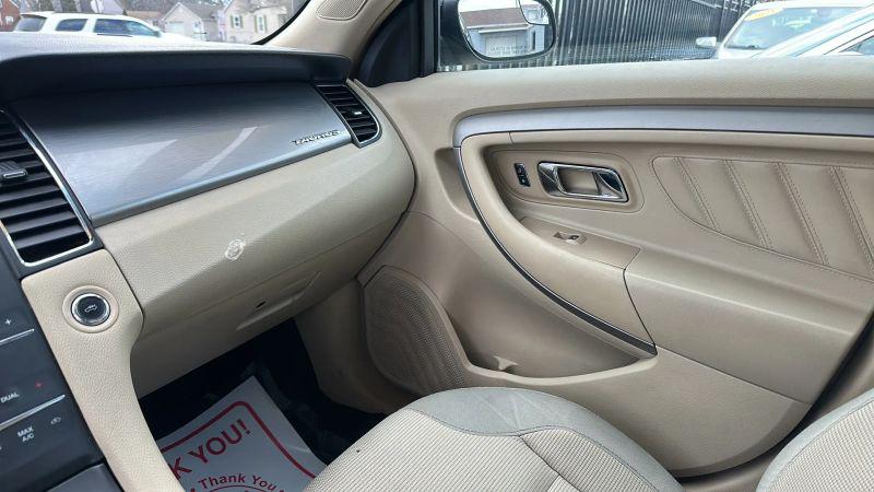 2015 Ford Taurus SEL