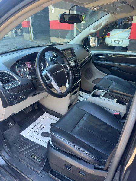2014 Chrysler Town & Country Touring