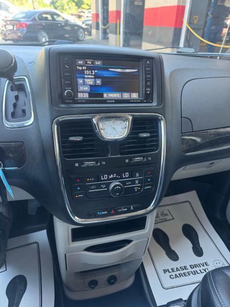 2014 Chrysler Town & Country Touring