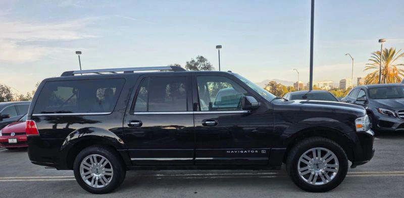 2012 Lincoln Navigator L Base
