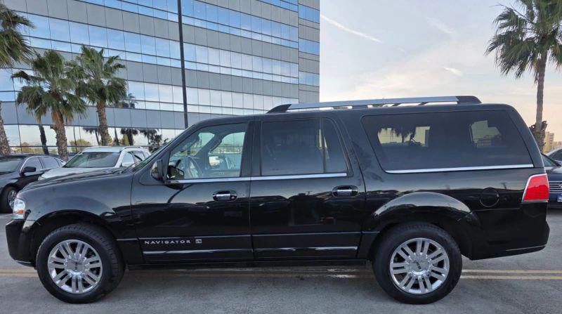 2012 Lincoln Navigator L Base