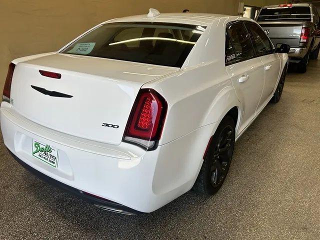 2023 Chrysler 300 Touring