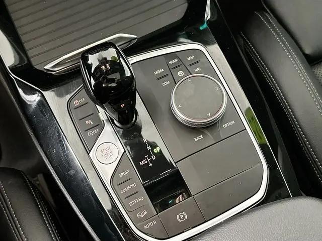 2025 BMW X4 xDrive30i