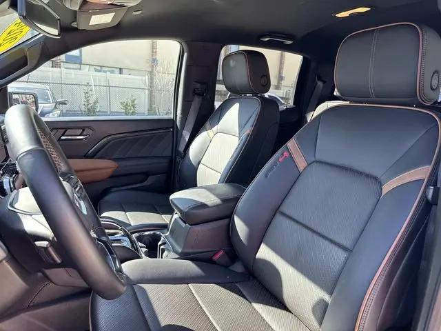 2024 GMC Canyon 4WD AT4