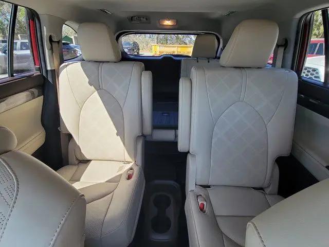 2022 Toyota Highlander Hybrid Platinum