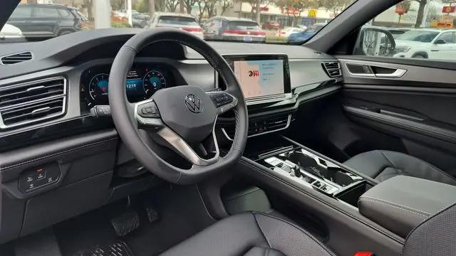 2026 Volkswagen Atlas Cross Sport SE with Technology