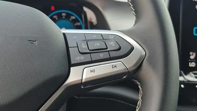 2026 Volkswagen Atlas Cross Sport SE with Technology