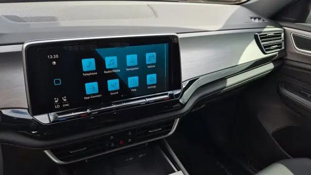 2026 Volkswagen Atlas Cross Sport SE with Technology