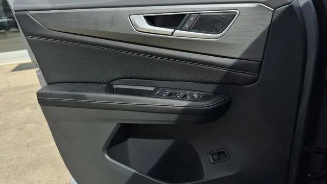 2026 Volkswagen Atlas Cross Sport SE with Technology