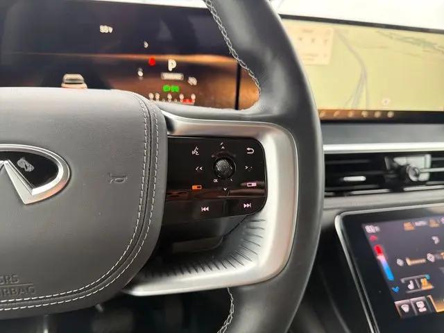 2025 INFINITI QX80 SENSORY AWD