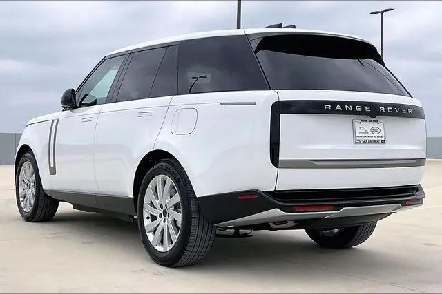 2026 Land Rover Range Rover P550e SE