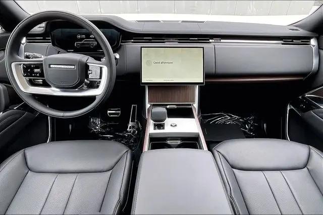 2026 Land Rover Range Rover P550e SE