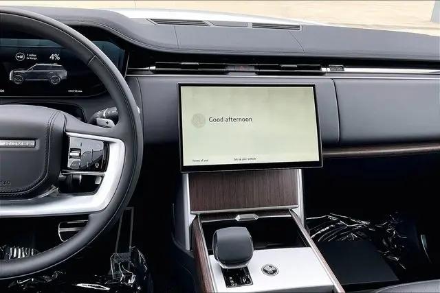 2026 Land Rover Range Rover P550e SE