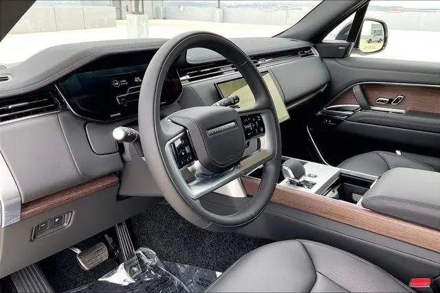 2026 Land Rover Range Rover P550e SE
