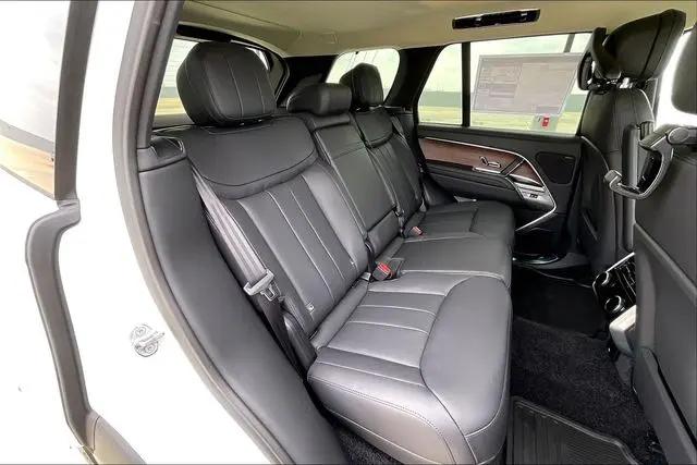 2026 Land Rover Range Rover P550e SE