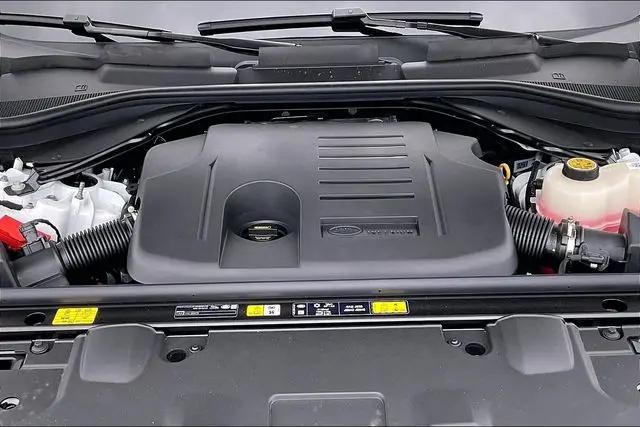 2026 Land Rover Range Rover P550e SE