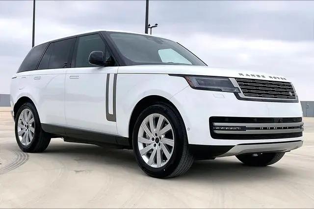 2026 Land Rover Range Rover P550e SE