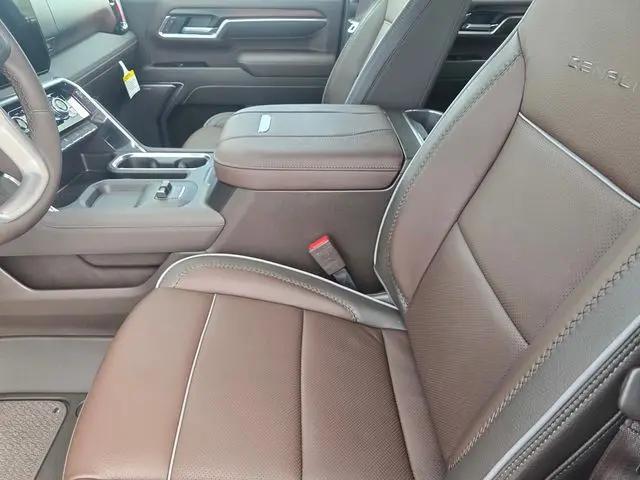 2026 GMC Sierra 2500HD Crew Cab, Standard Bed, Denali, 4WD