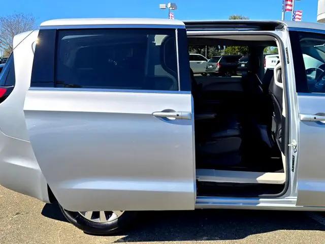 2023 Chrysler Pacifica Hybrid Touring L