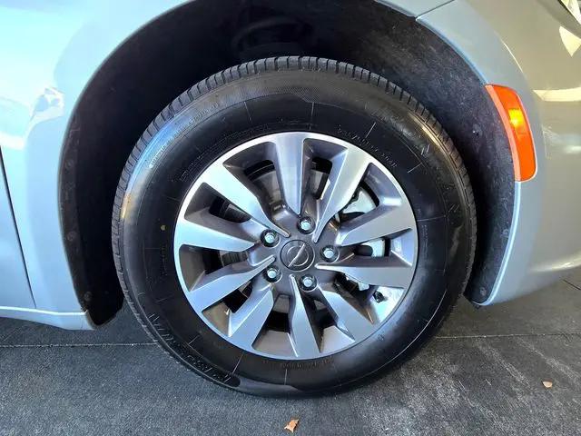 2023 Chrysler Pacifica Hybrid Touring L