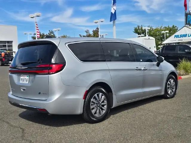 2023 Chrysler Pacifica Hybrid Touring L