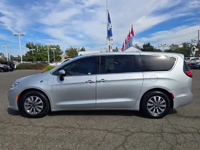 2023 Chrysler Pacifica Hybrid Touring L