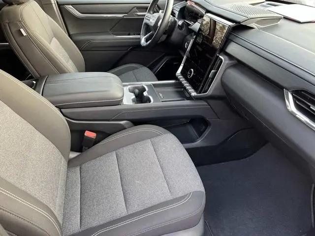 2025 GMC Acadia AWD Elevation