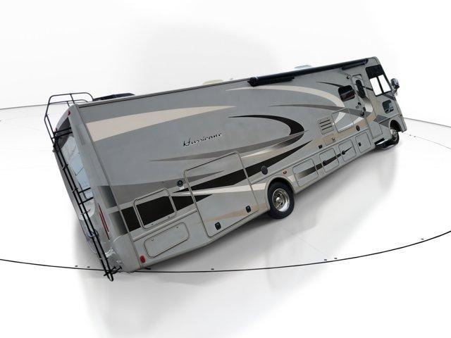 2015 Ford F-53 BASE
