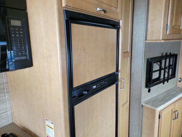 2015 Ford F-53 BASE