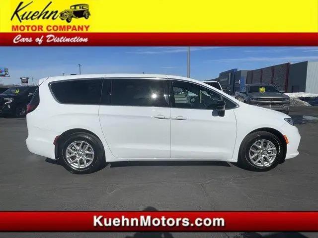 2025 Chrysler Pacifica Select for sale in Rochester, MN