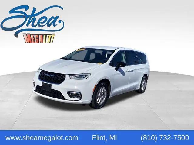 2024 Chrysler Pacifica Touring L for sale in Flint, MI
