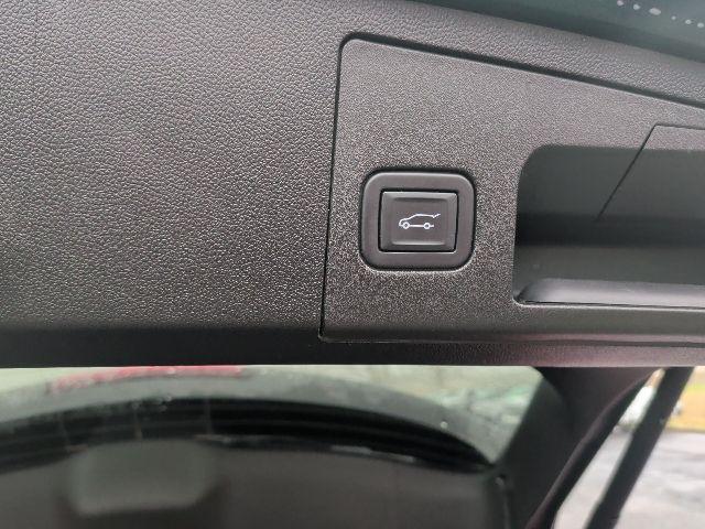 2024 Cadillac XT4 FWD Premium Luxury