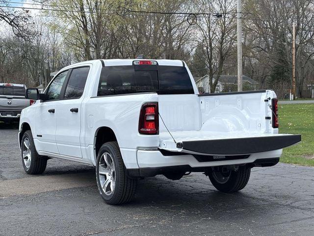 2026 Ram 1500 Express Crew Cab 4x4 5'7" Box
