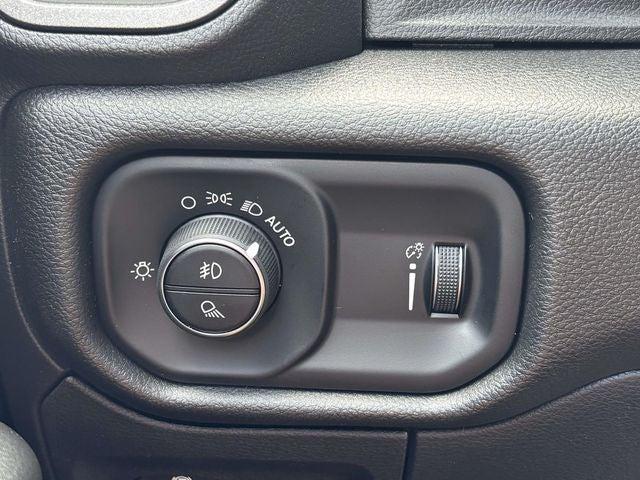 2026 Ram 1500 Express Crew Cab 4x4 5'7" Box