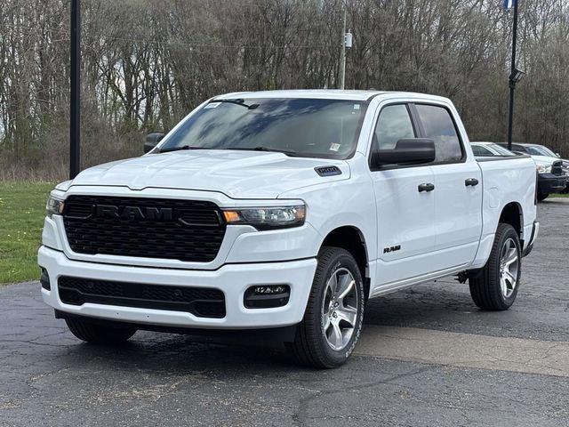 2026 Ram 1500 Express Crew Cab 4x4 5'7" Box