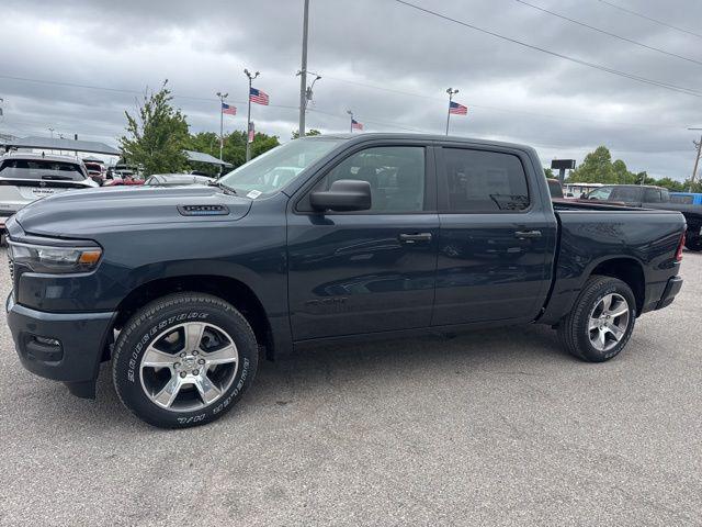 2026 RAM Ram 1500 RAM 1500 EXPRESS CREW CAB 4X4 57 BOX