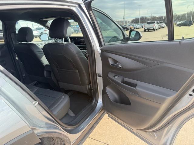 2025 Buick NV Preferred FWD