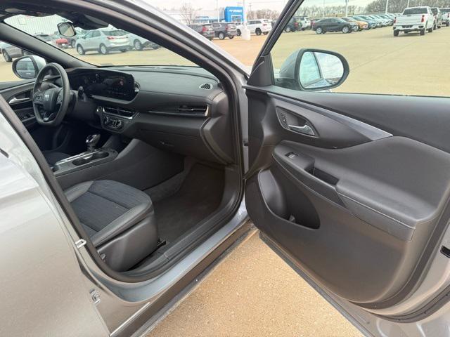 2025 Buick NV Preferred FWD