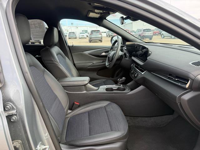 2025 Buick NV Preferred FWD
