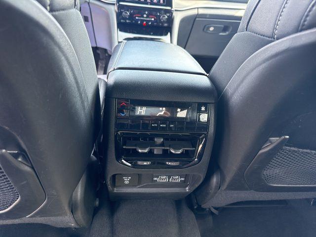 2024 Jeep Grand Cherokee L Altitude 4x4