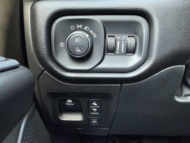 2025 Ram 1500 Big Horn Crew Cab 4x4 5'7" Box