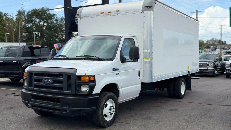 2017 Ford E-350 Cutaway Base