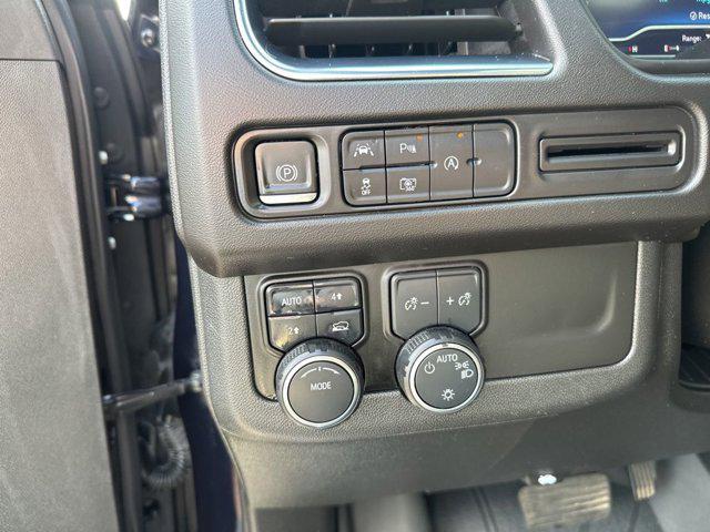 2024 Chevrolet Suburban 4WD RST