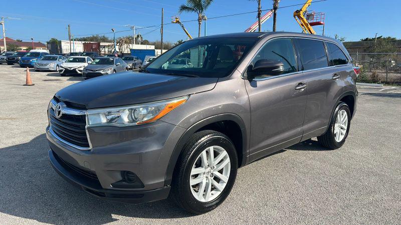 2015 Toyota Highlander LE for sale in Lake Worth, FL