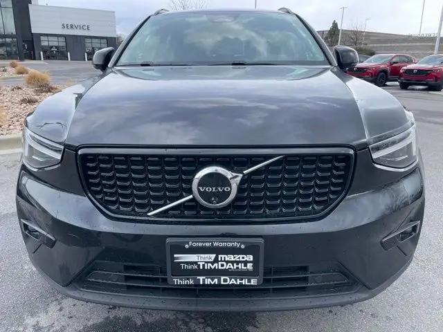 2024 Volvo XC40 B5 Plus Dark Theme