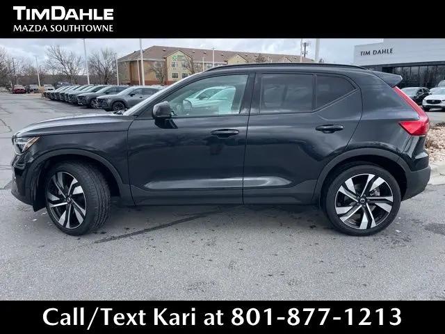 2024 Volvo XC40 B5 Plus Dark Theme