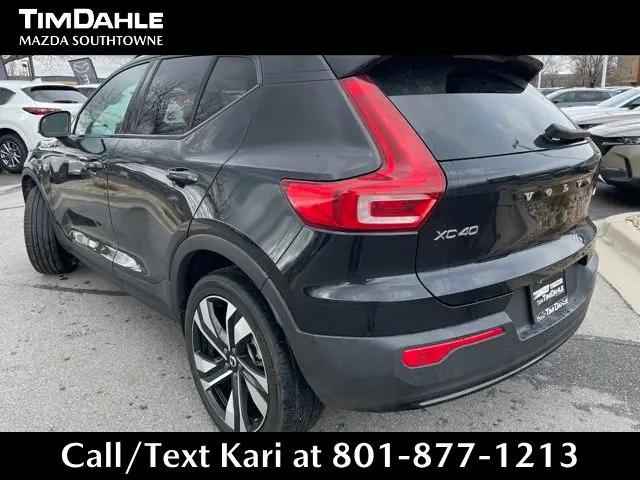 2024 Volvo XC40 B5 Plus Dark Theme