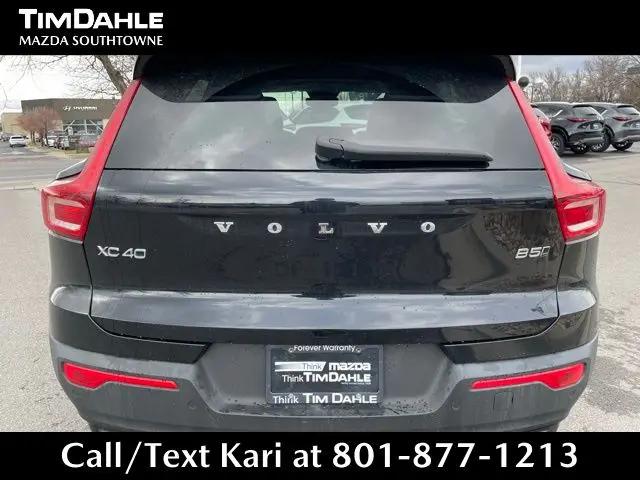 2024 Volvo XC40 B5 Plus Dark Theme