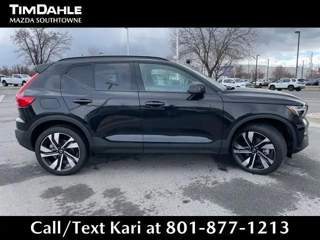 2024 Volvo XC40 B5 Plus Dark Theme